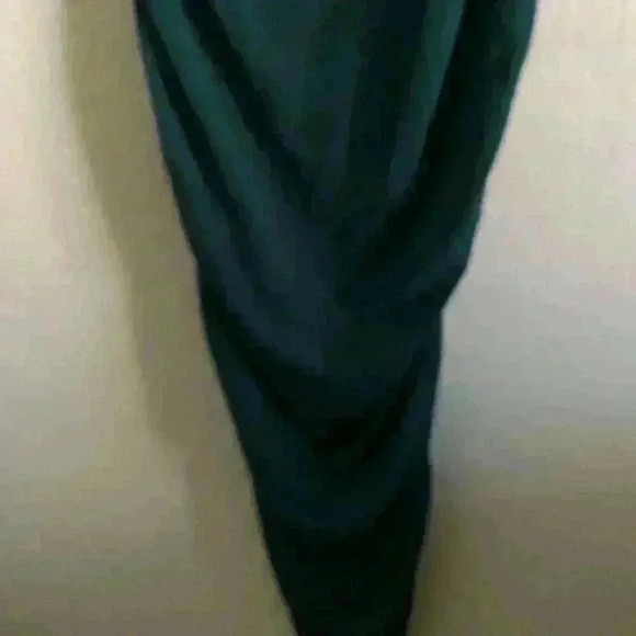 PRETTY LITTLE THING EMERALD GREEN SLINKY ONE SHOULDER RUCHED LONGLINE DRESS 10 - Picture 11 of 12